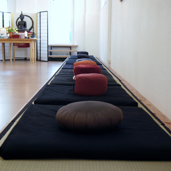 Zen-Meditationskissen im Zendo Göttingen